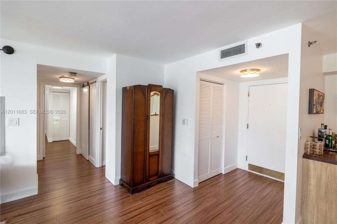 4000 Towerside Ter , Unit 308, Miami, FL 33138 Photo