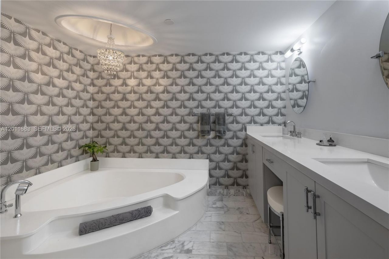 4000 Towerside Ter , Unit 308, Miami, FL 33138 Photo