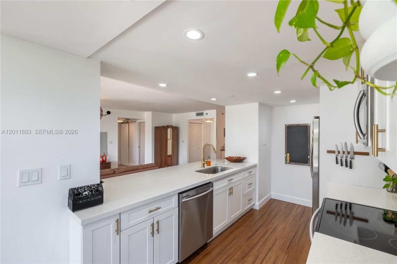 4000 Towerside Ter , Unit 308, Miami, FL 33138 Photo