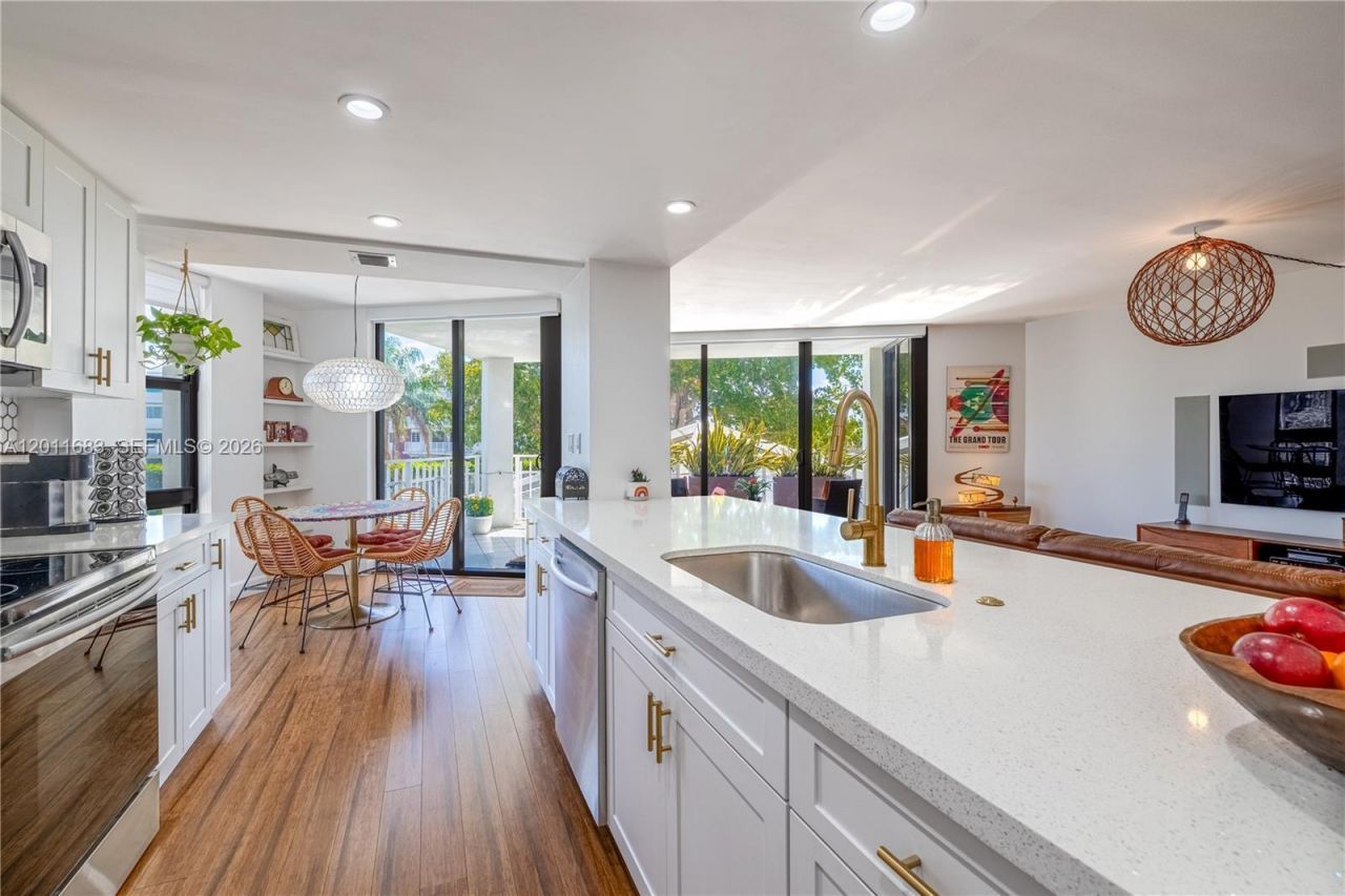 4000 Towerside Ter , Unit 308, Miami, FL 33138 Photo