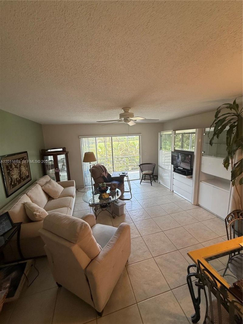700 NE 14th Ave, Unit 409, Hallandale Beach, FL 33009 Photo
