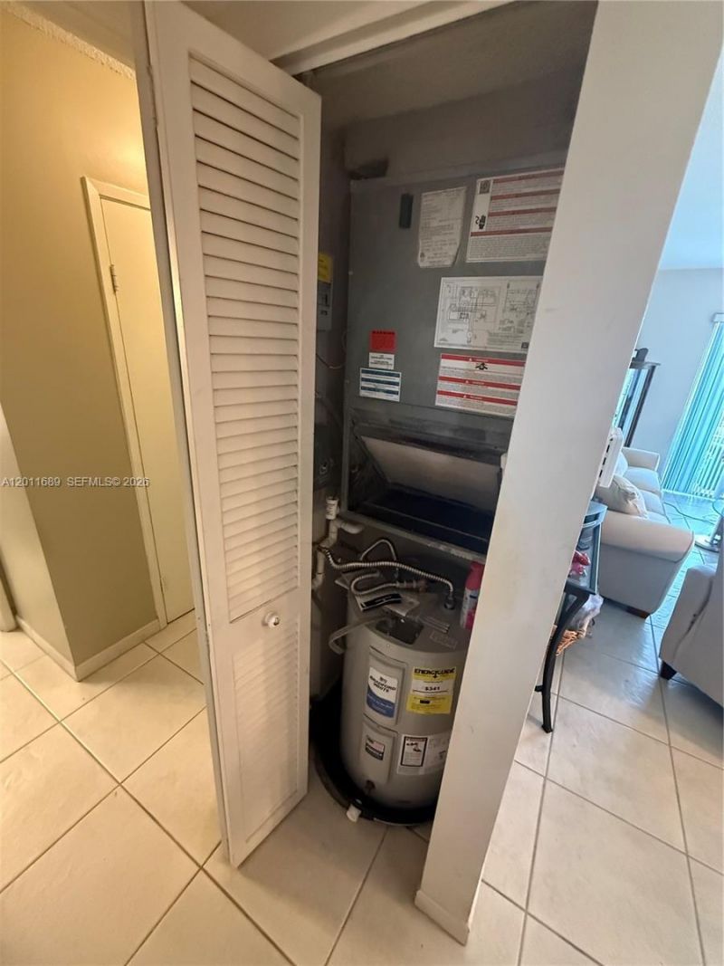 700 NE 14th Ave, Unit 409, Hallandale Beach, FL 33009 Photo
