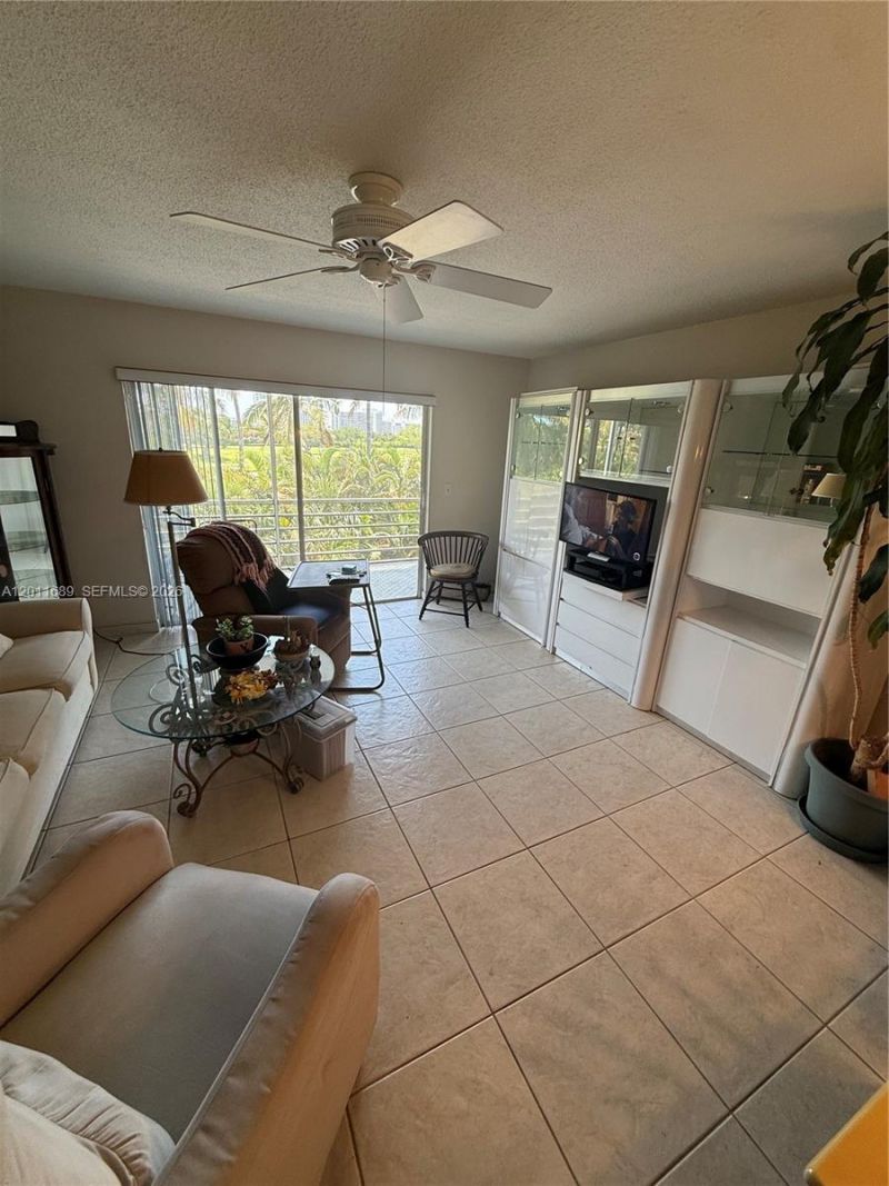 700 NE 14th Ave, Unit 409, Hallandale Beach, FL 33009 Photo