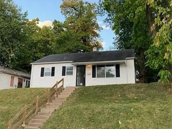 5574 Era Avenue , St Louis, MO 63136