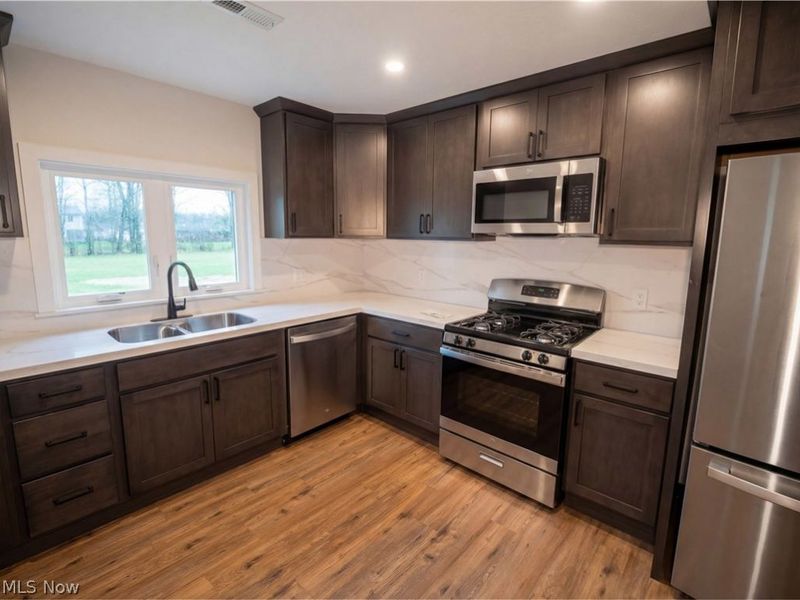 16243 Roselawn Drive, Burton, OH 44021 Photo 13
