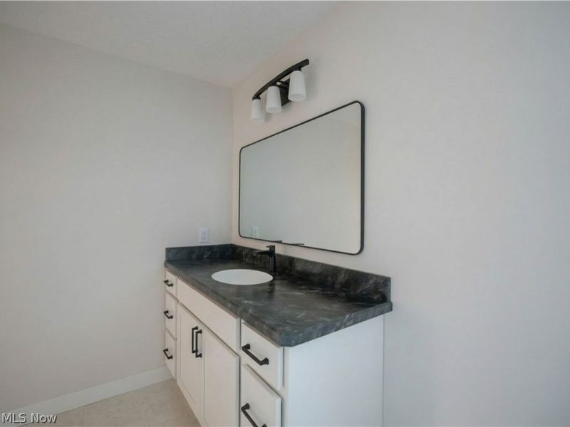 16243 Roselawn Drive, Burton, OH 44021 Photo 33