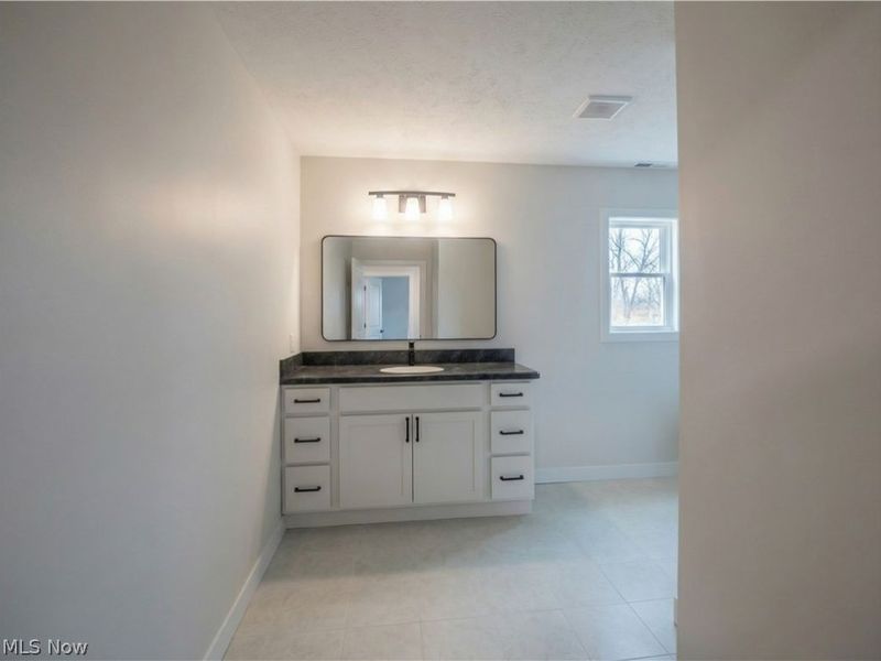 16243 Roselawn Drive, Burton, OH 44021 Photo 33
