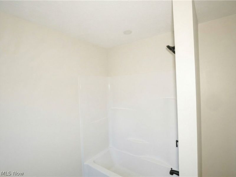 16243 Roselawn Drive, Burton, OH 44021 Photo 35