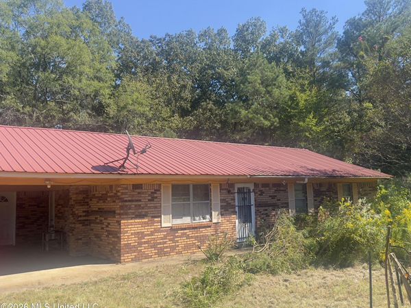 1533 Ccc Line Road, West Point, MS 39773