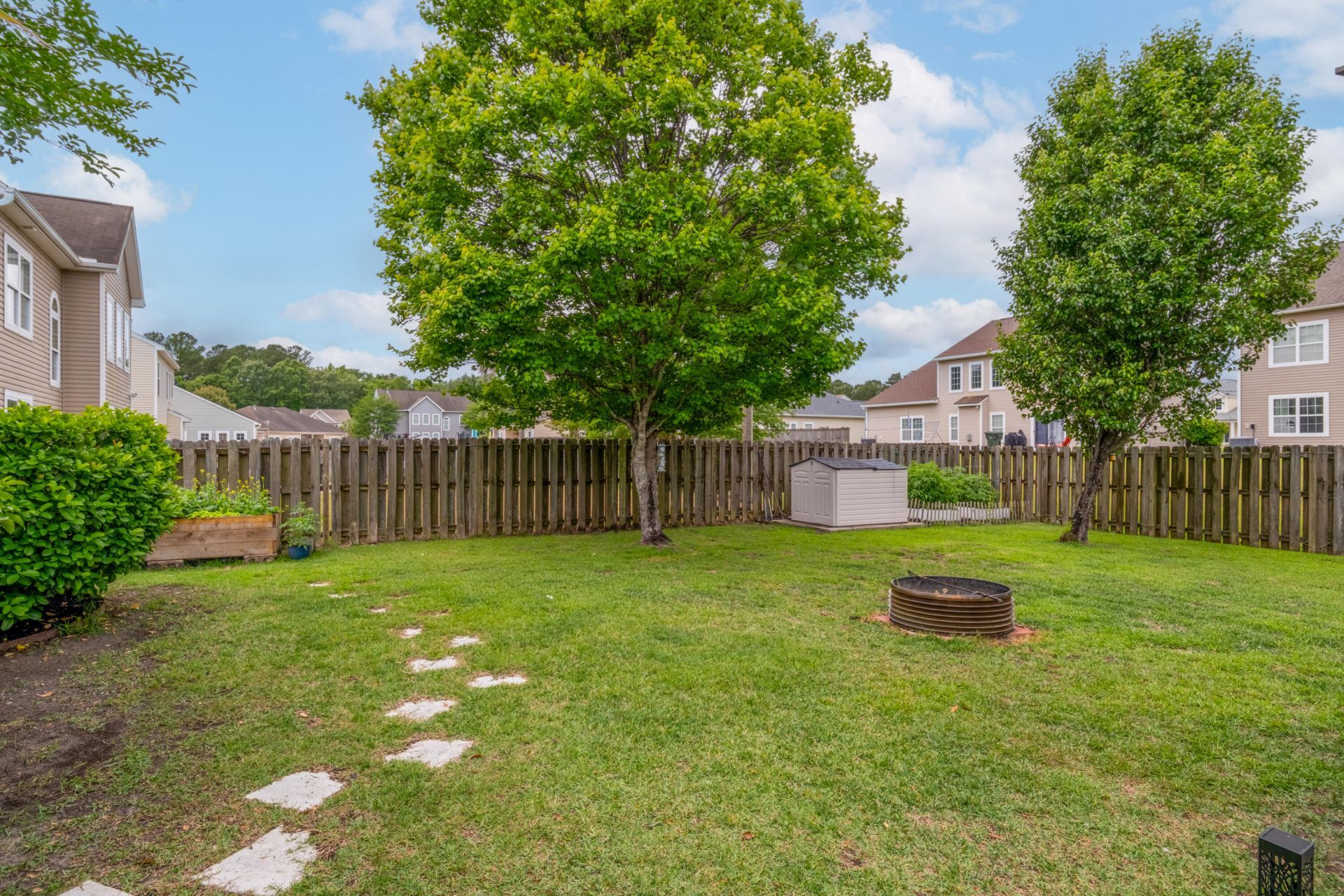 223 Mayfield Drive Photo 32