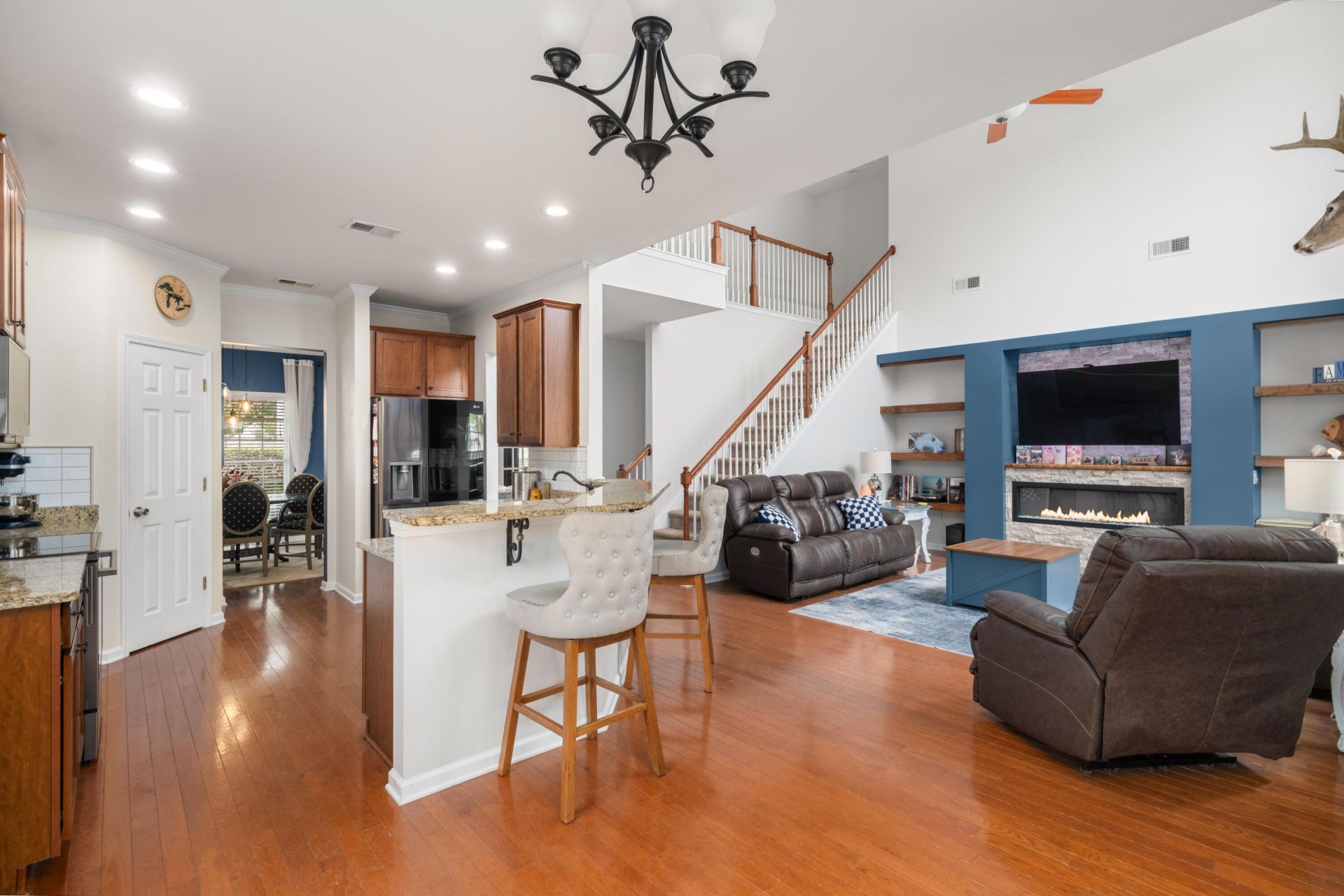 223 Mayfield Drive Photo 8