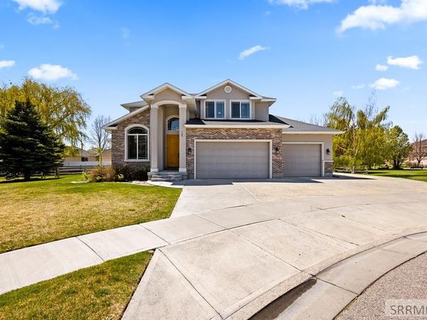 165 Fairhills Circle, IDAHO FALLS, ID 83401