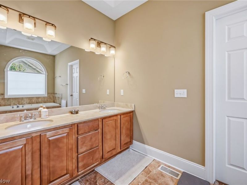 12355 Summerwood Drive, Concord Township, OH 44077 Photo 22