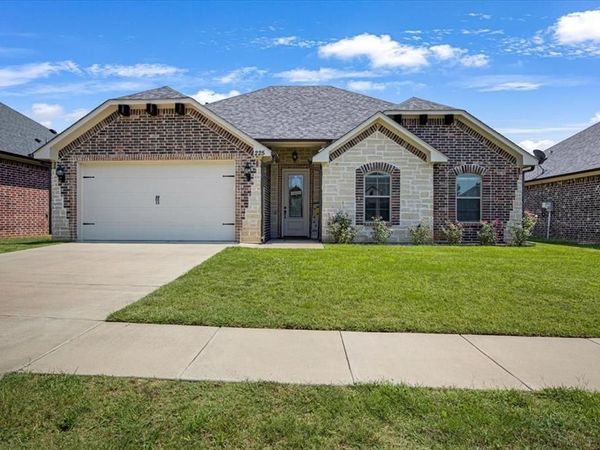 225 Patience Avenue , Lindale, TX 75771