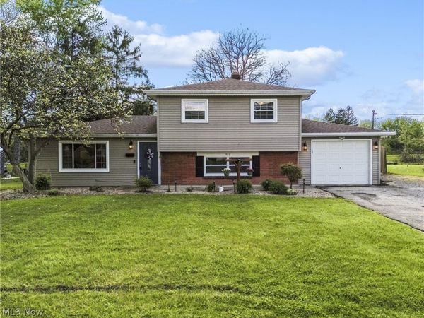 986 Keefer Road, Girard, OH 44420