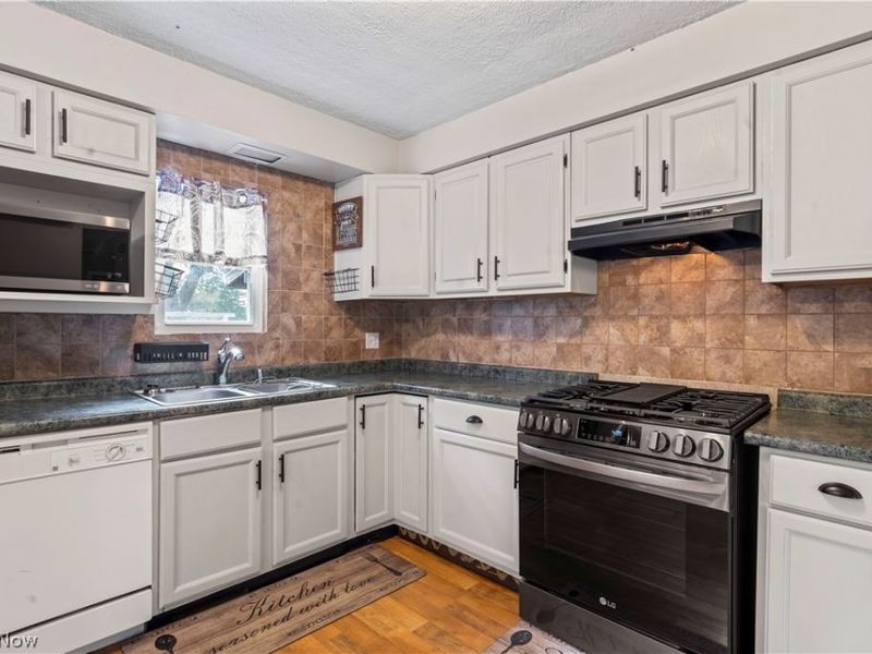 986 Keefer Road, Girard, OH 44420 Photo 5