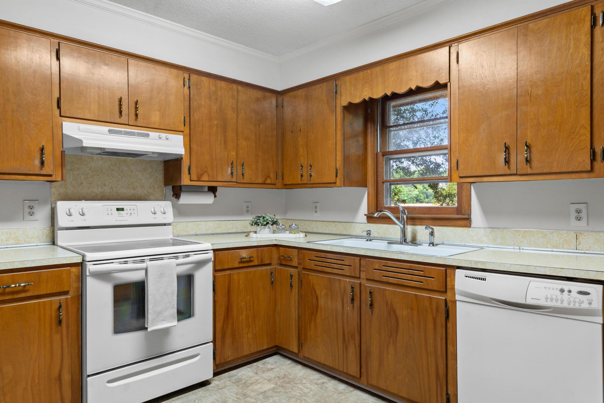 1505 Midway Road Photo 16