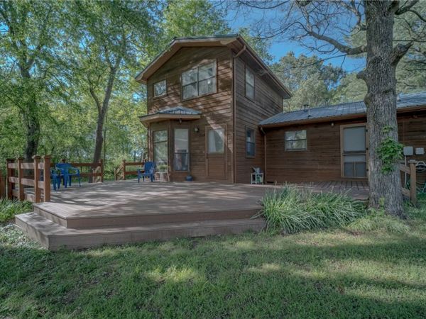 304 Warren Avenue, Huntsville, AR 72740