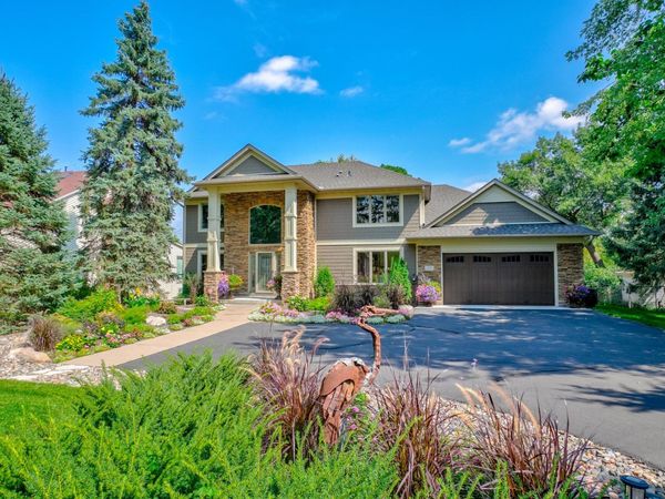 5256 Oxford Street N, Shoreview, MN 55126