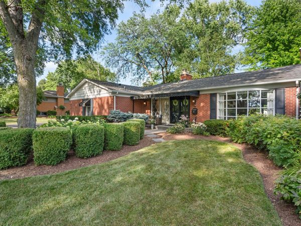 301 Willow Lane, Geneva, IL 60134
