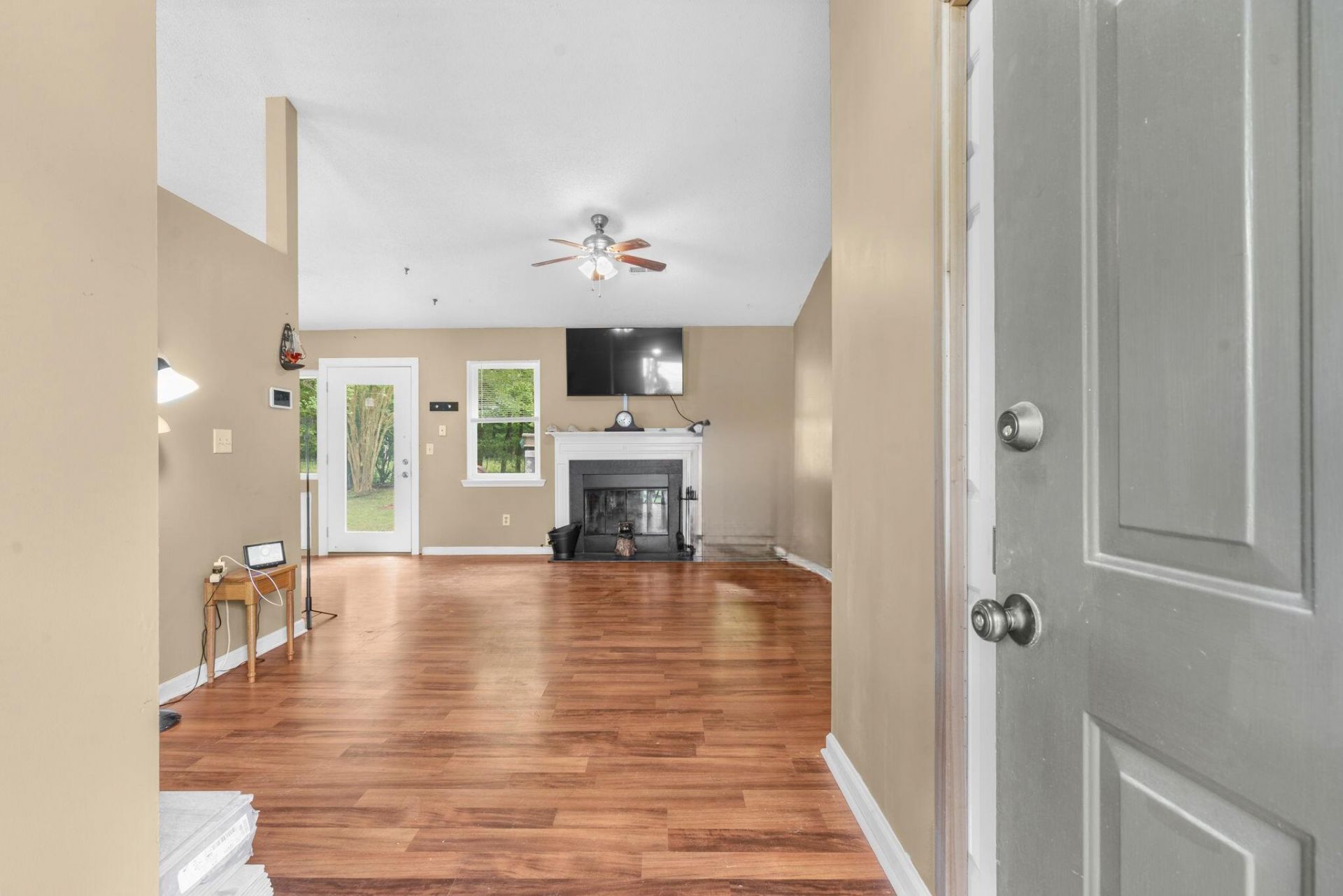 102 Nancy Lane Photo 6