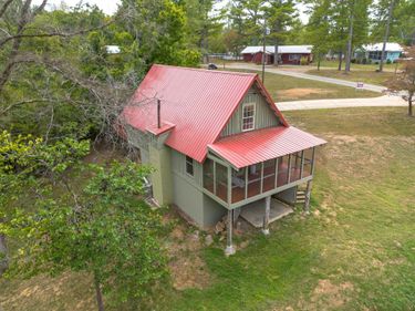 4428 Deer Creek Rd, Linden, TN 37096