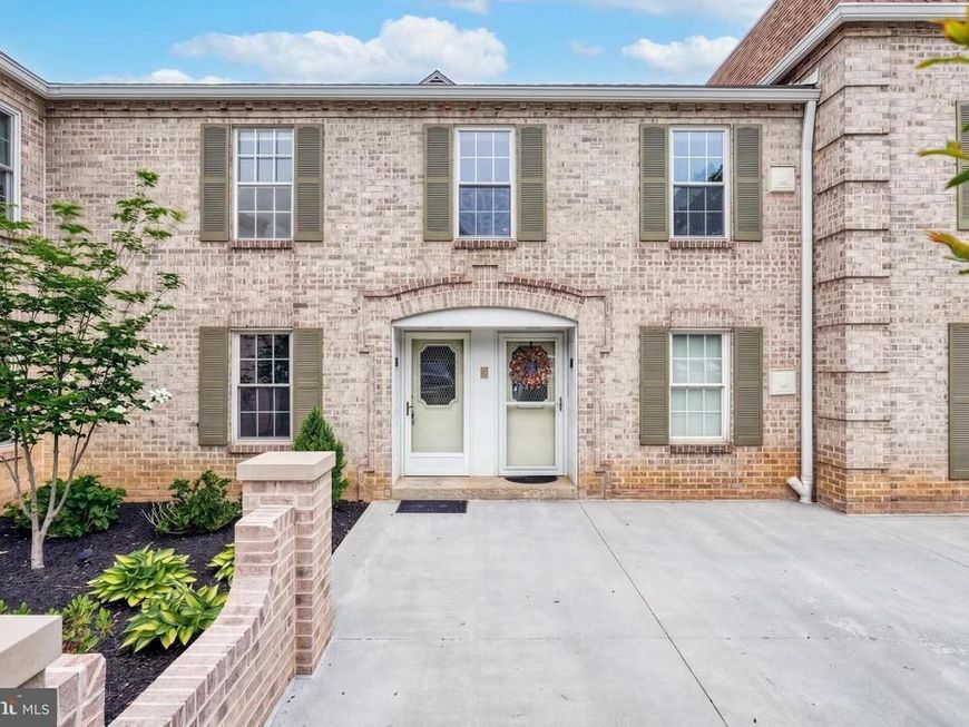 1000 Country Club Road , Unit 8, York, PA 17403 Main Photo