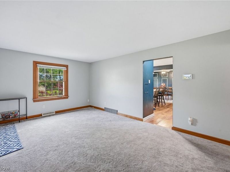 658 Burning Oaks Drive NE, Warren, OH 44484 Photo 14