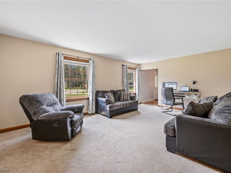 658 Burning Oaks Drive NE, Warren, OH 44484 Photo 7