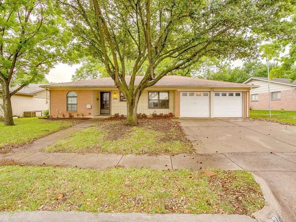 421 Linda Drive, Burleson, TX 76028