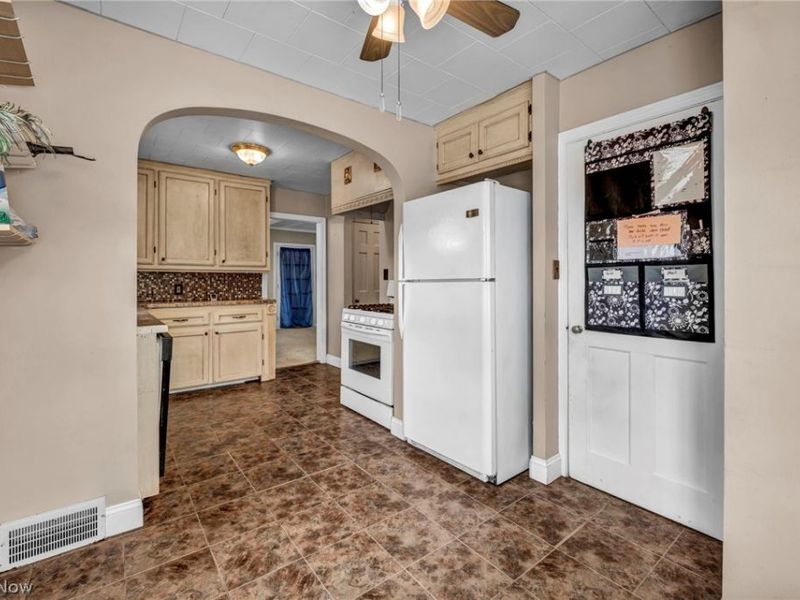 91 E 212th Street, Euclid, OH 44123 Photo 16