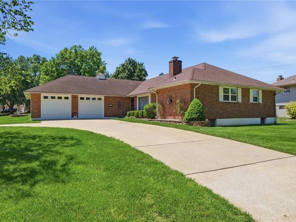 3300 S Phelps Road, Independence, MO 64055