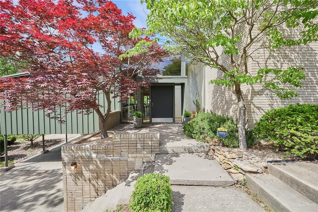 1 NW Greentree Lane, Kansas City, MO 64116 Main Photo
