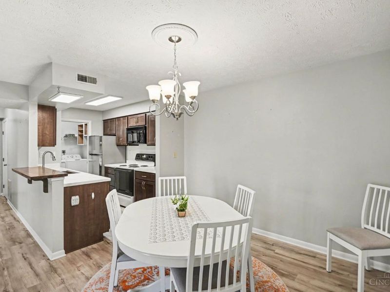 5982 Meadowcreek Drive, Unit 2, Miami Twp, OH 45150 Photo 3
