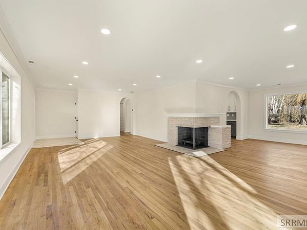 75 S 3rd E, REXBURG, ID 83440