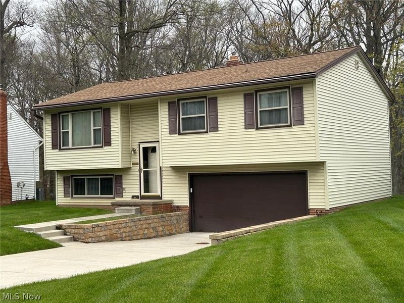 24437 Ridgeline, Bedford Heights, OH 44146 Photo 2