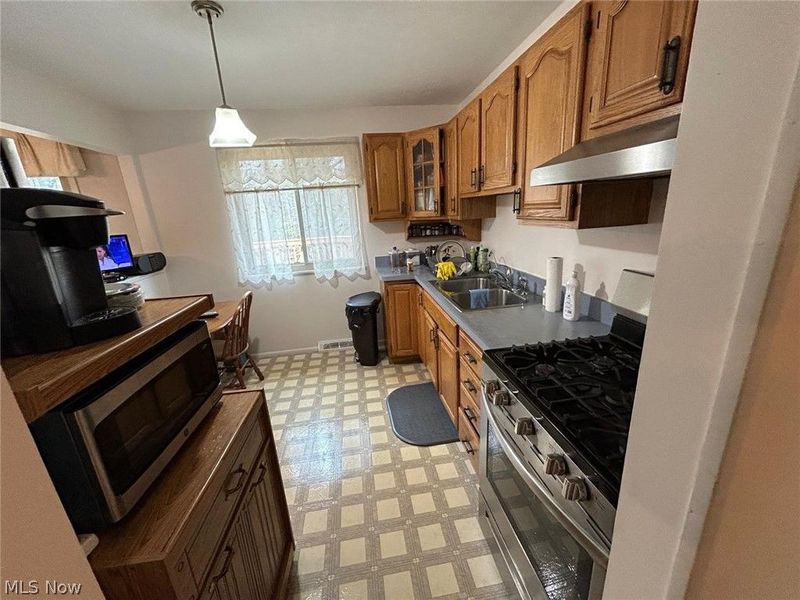 24437 Ridgeline, Bedford Heights, OH 44146 Photo 8