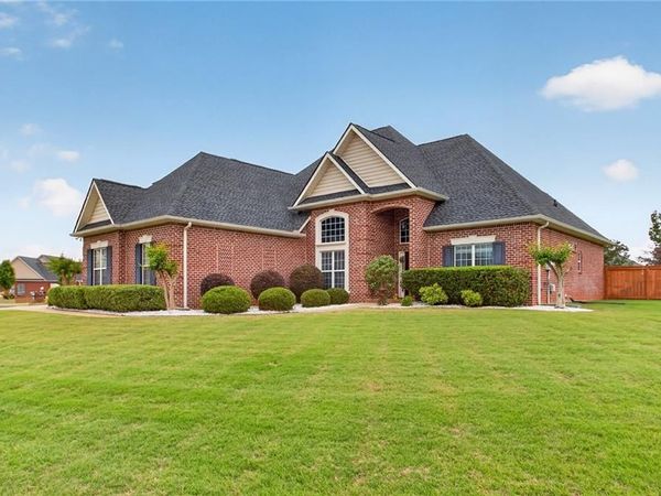 124 Flora Circle , Warner Robins, GA 31088