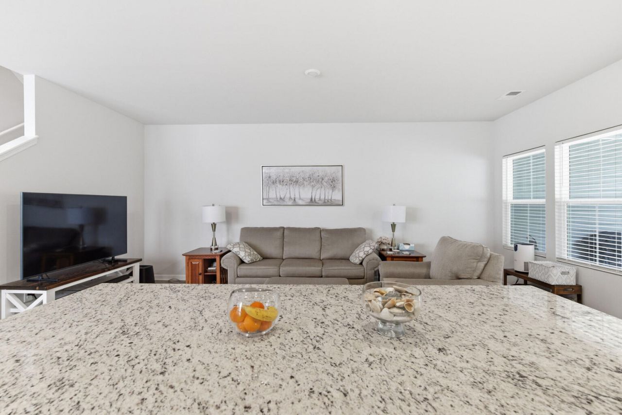 8010 Reagan Way Photo 12