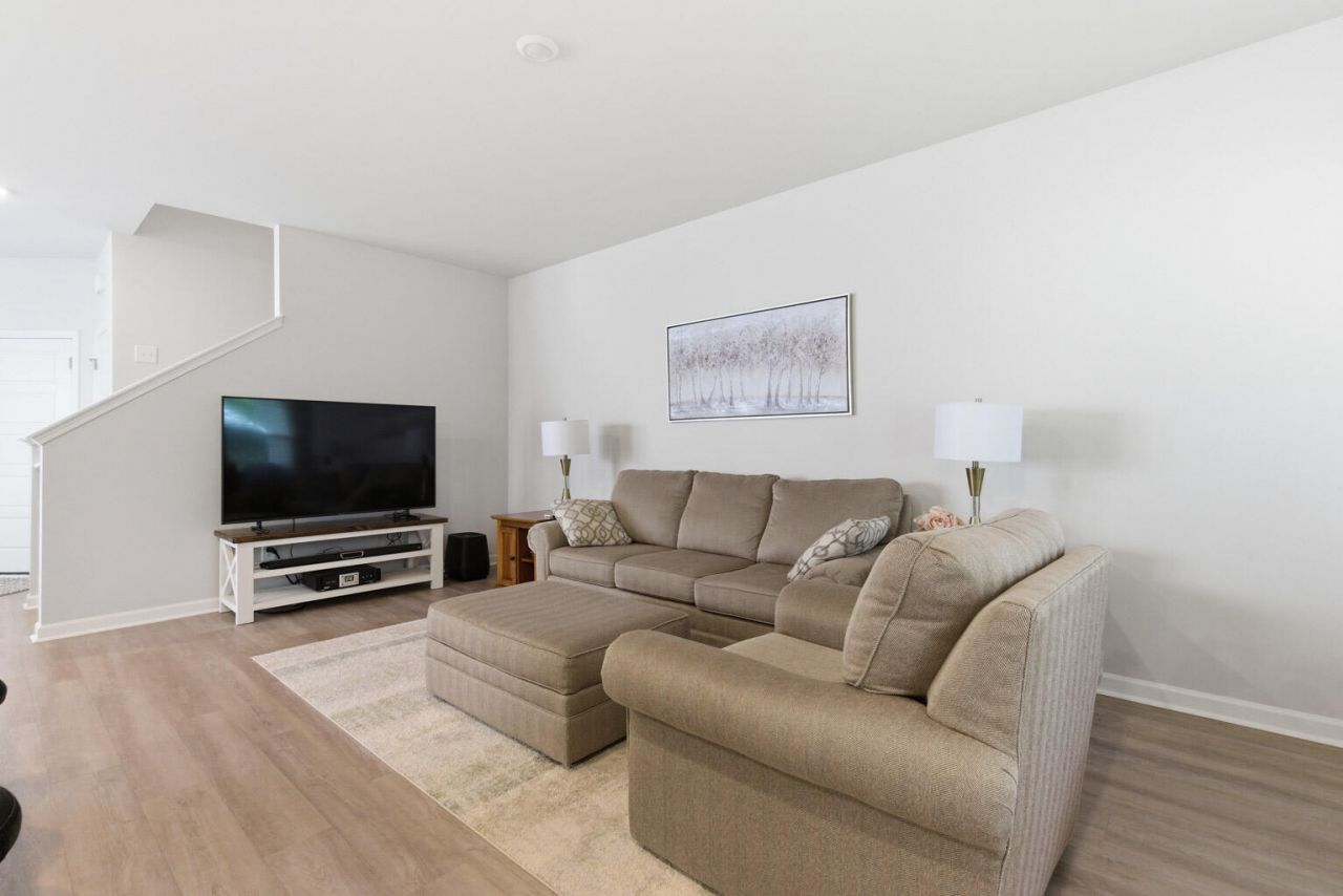 8010 Reagan Way Photo 13