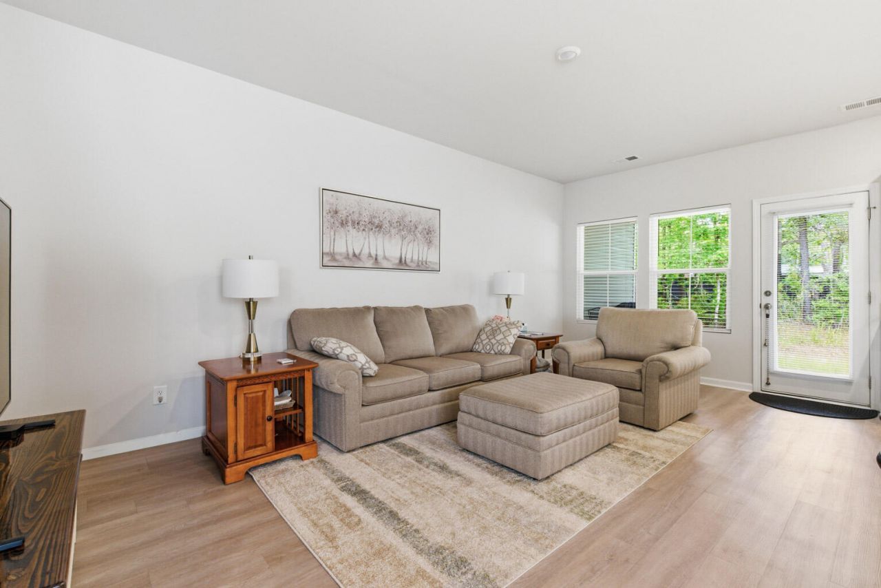 8010 Reagan Way Photo 15