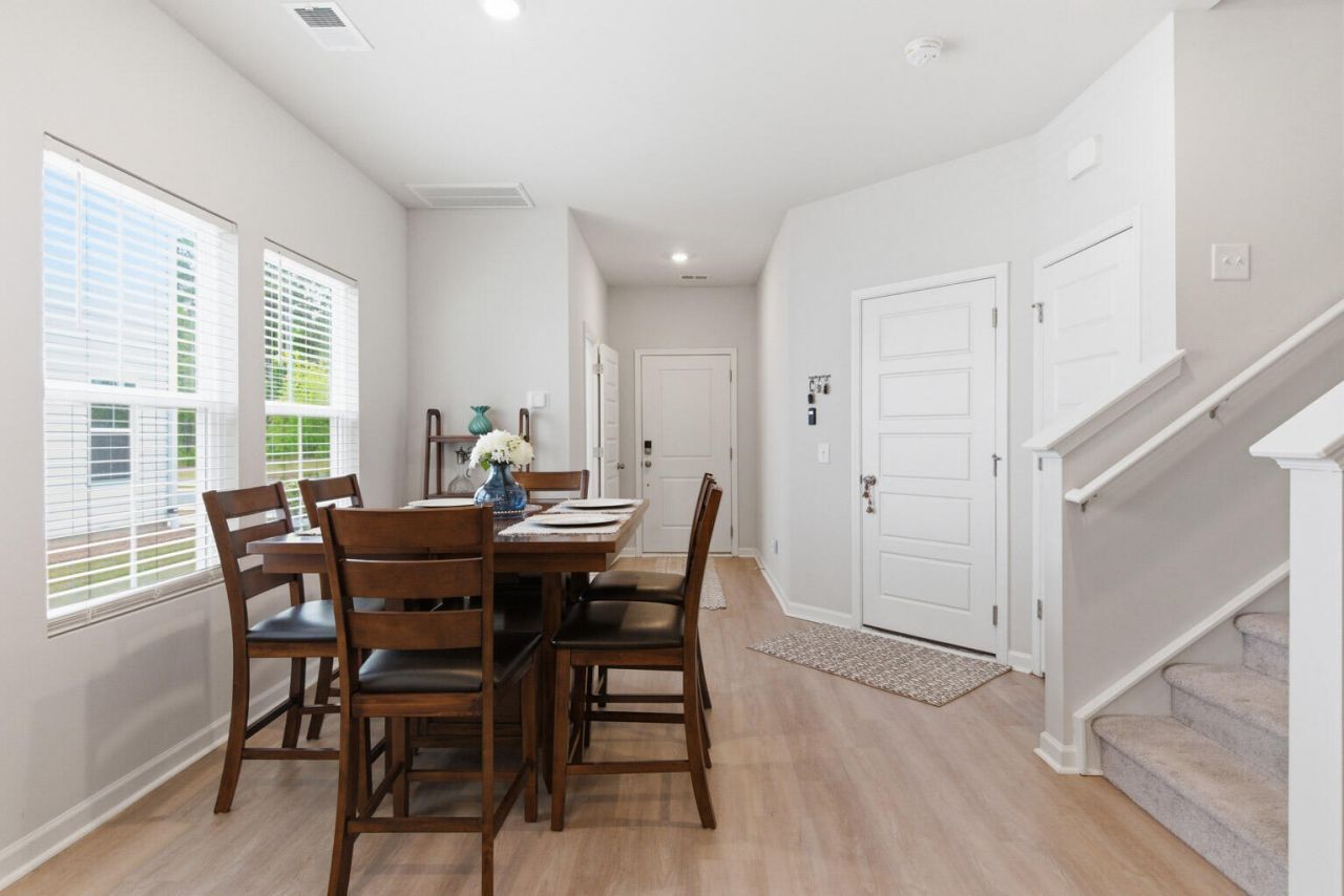 8010 Reagan Way Photo 19