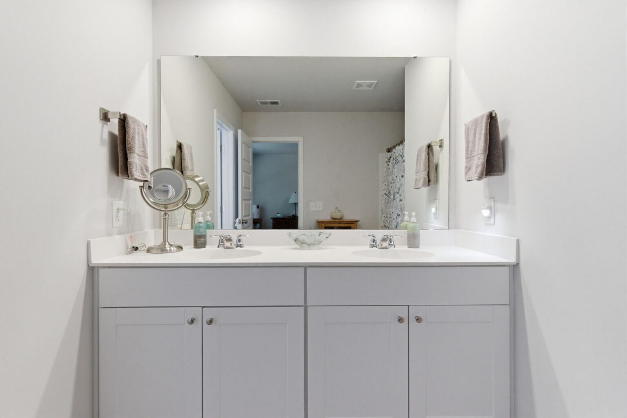 8010 Reagan Way Photo 22