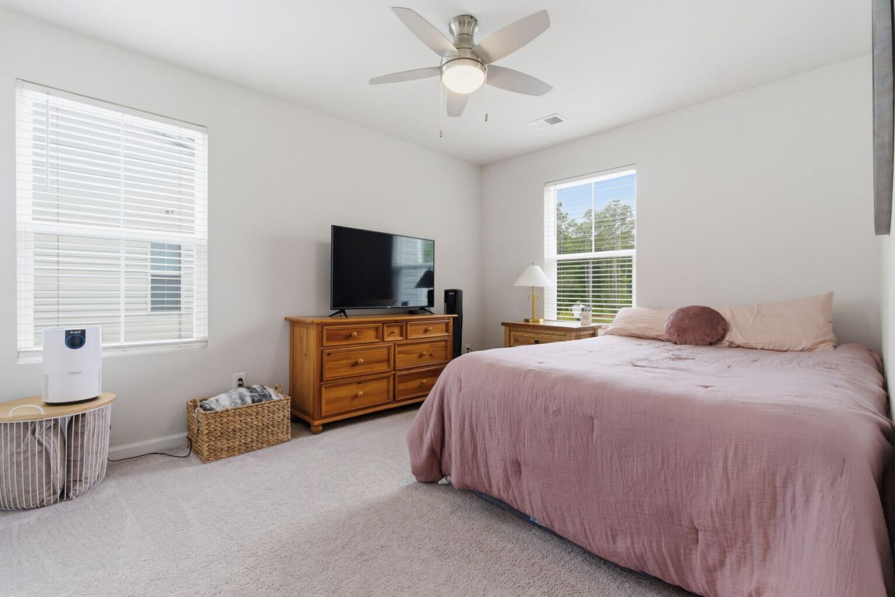 8010 Reagan Way Photo 24