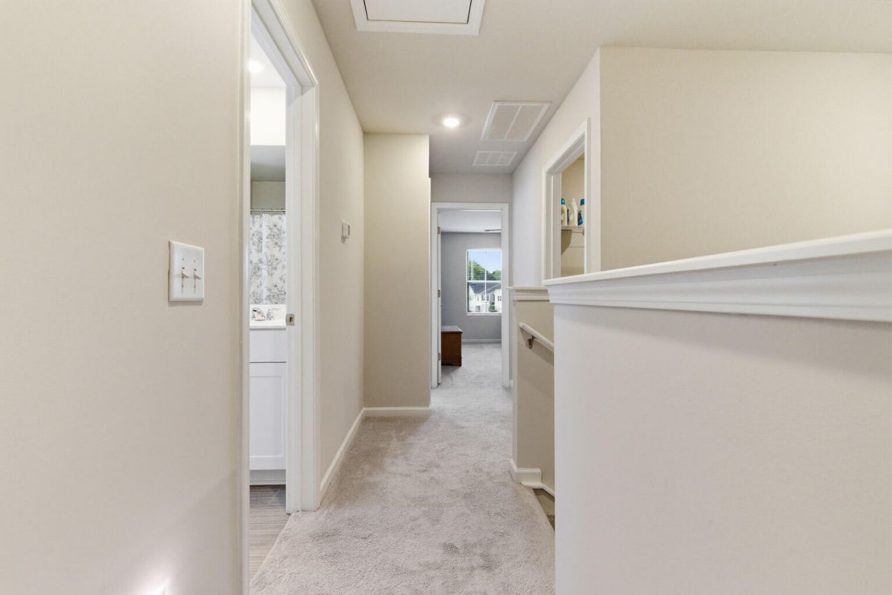 8010 Reagan Way Photo 28