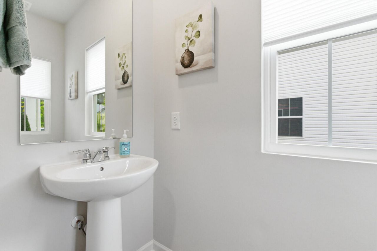 8010 Reagan Way Photo 29