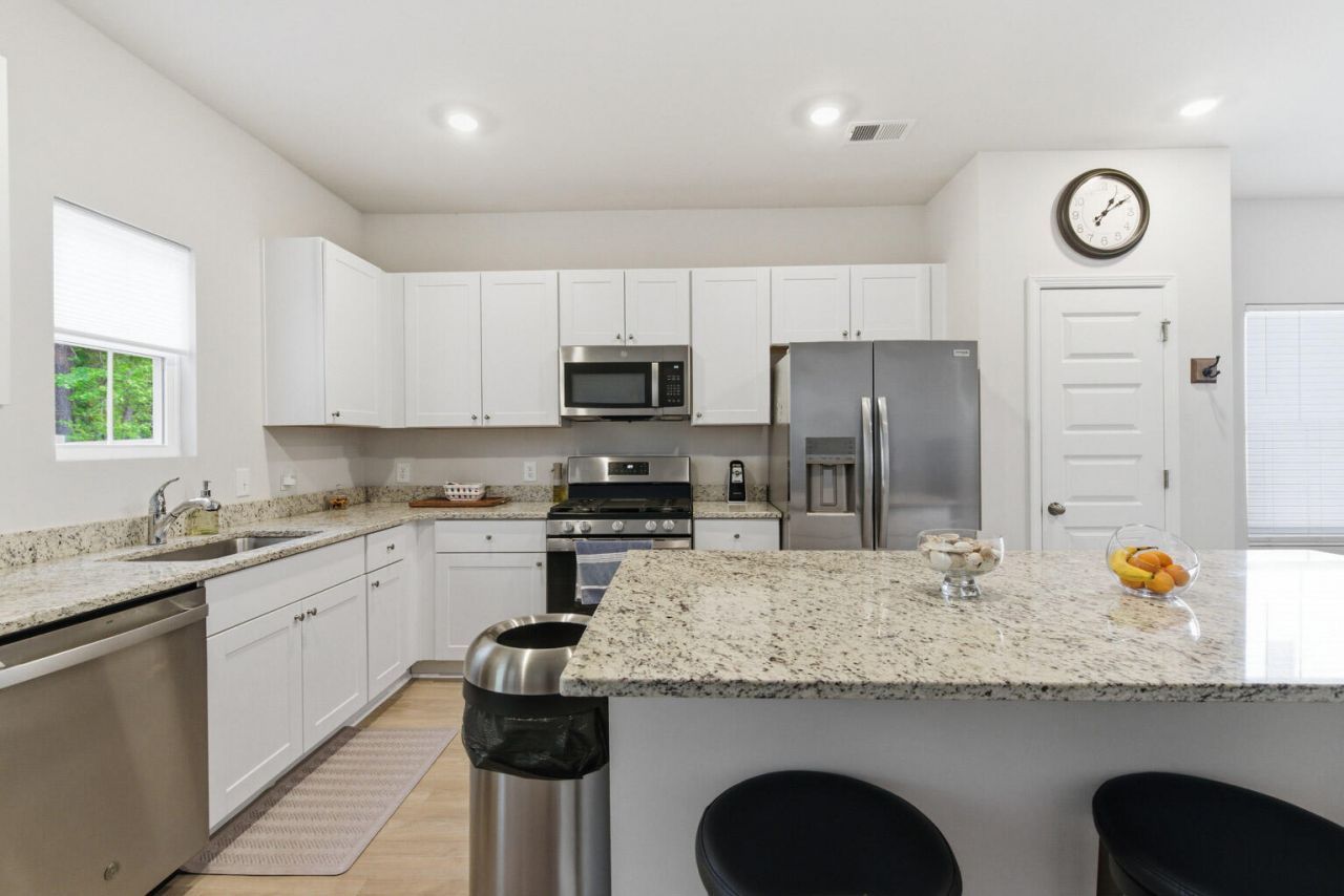 8010 Reagan Way Photo 8