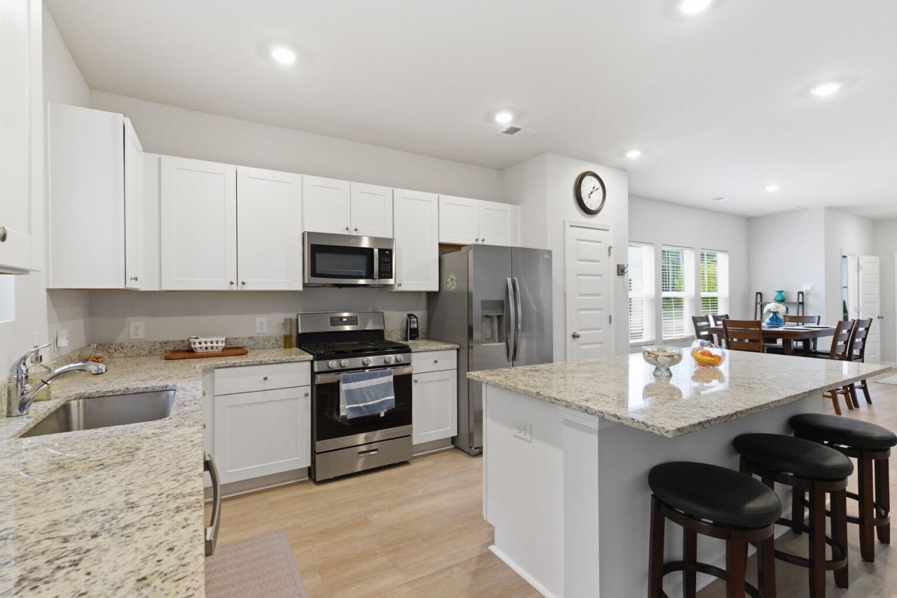 8010 Reagan Way Photo 9