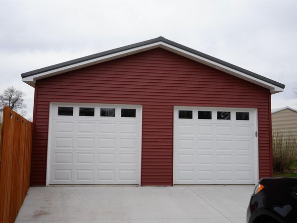 424 7th St SW, Oelwein, IA 50662