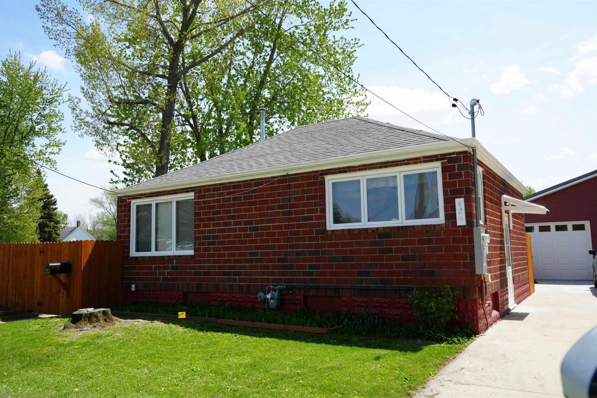 424 7th St Sw, Oelwein, IA 50662 Main Photo